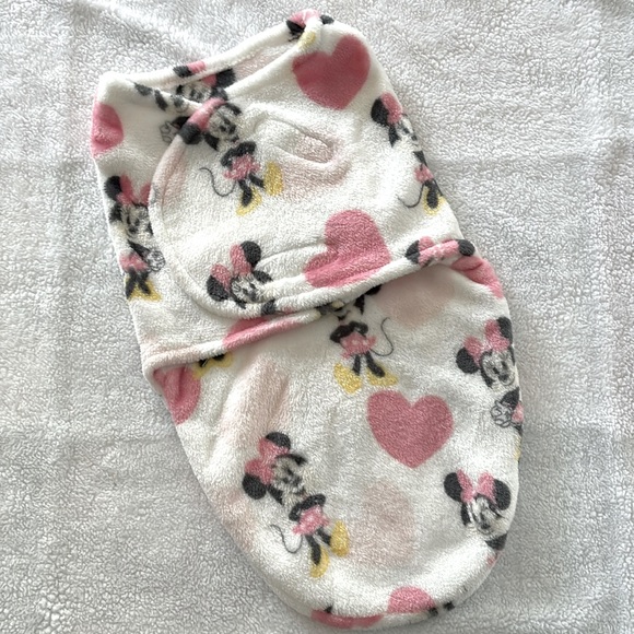 Baby swaddle, Disney baby, Minnie Mouse swaddle - Picture 1 of 3